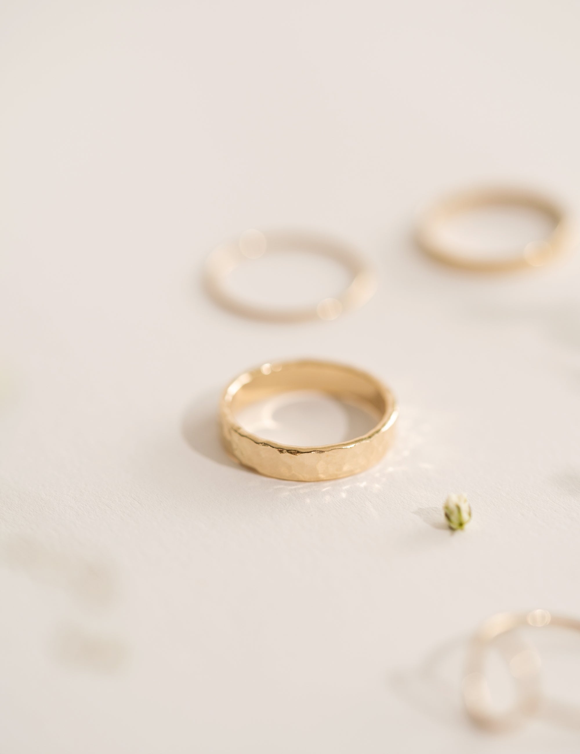Gold thick band for woman