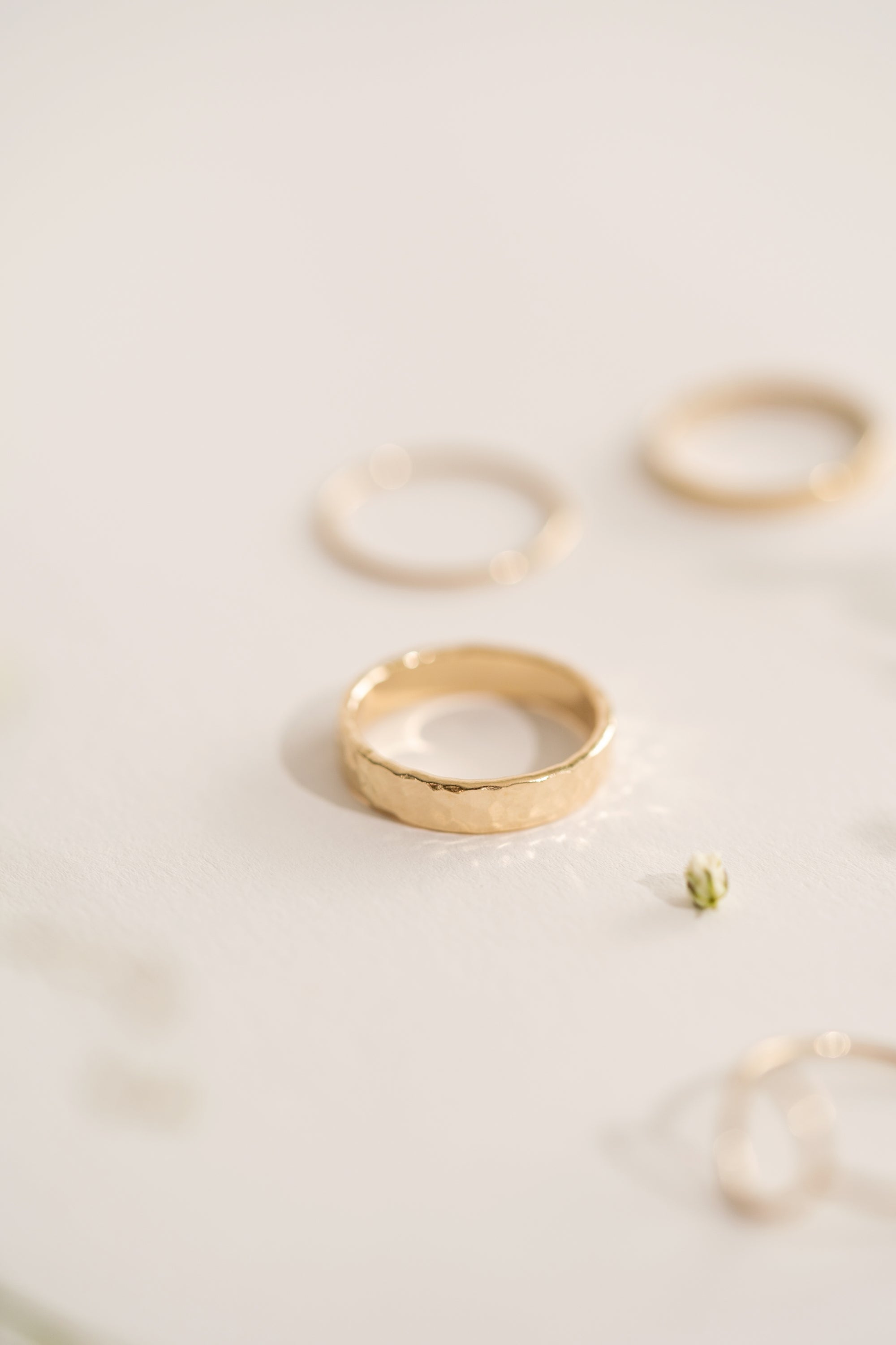 Gold thick band for woman