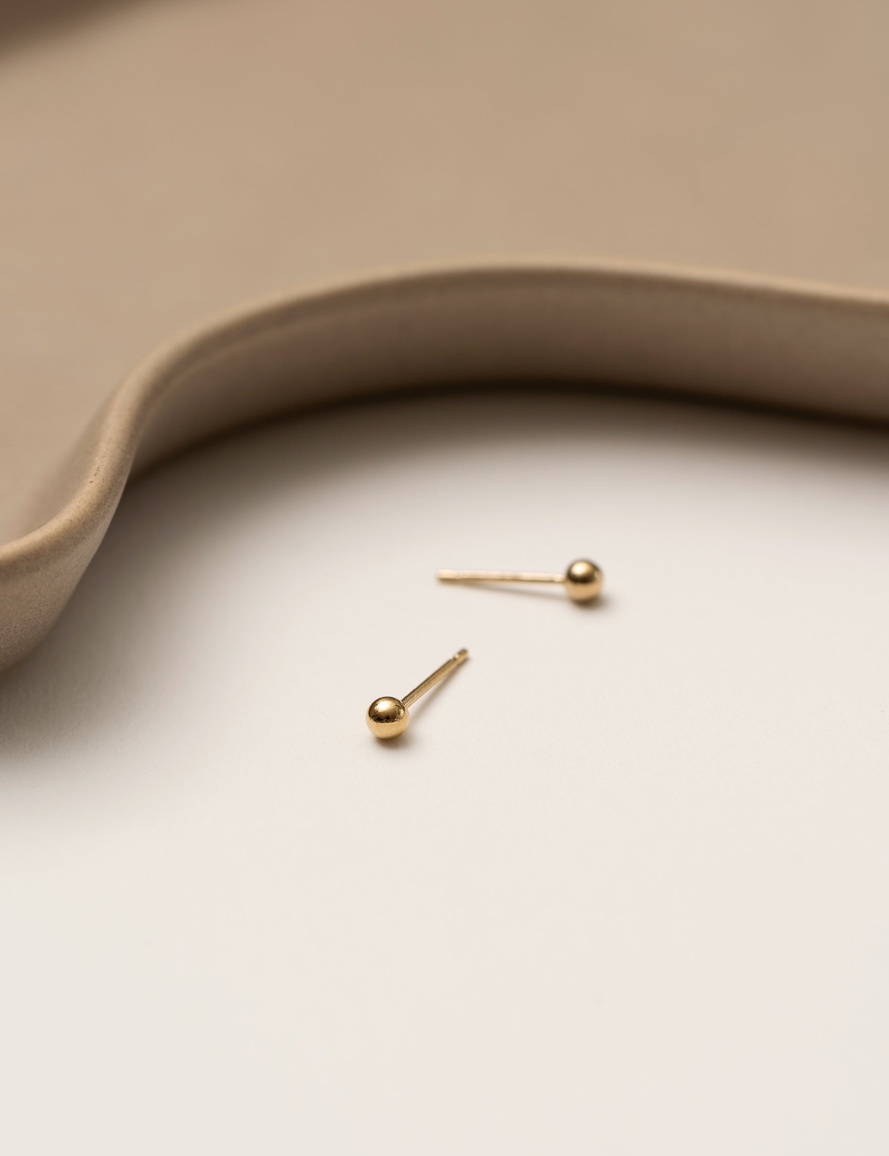 3mm studball earrings gold